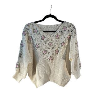 Women’s Size Medium Vintage Embroidered Floral Knit Sweater Trendy Top